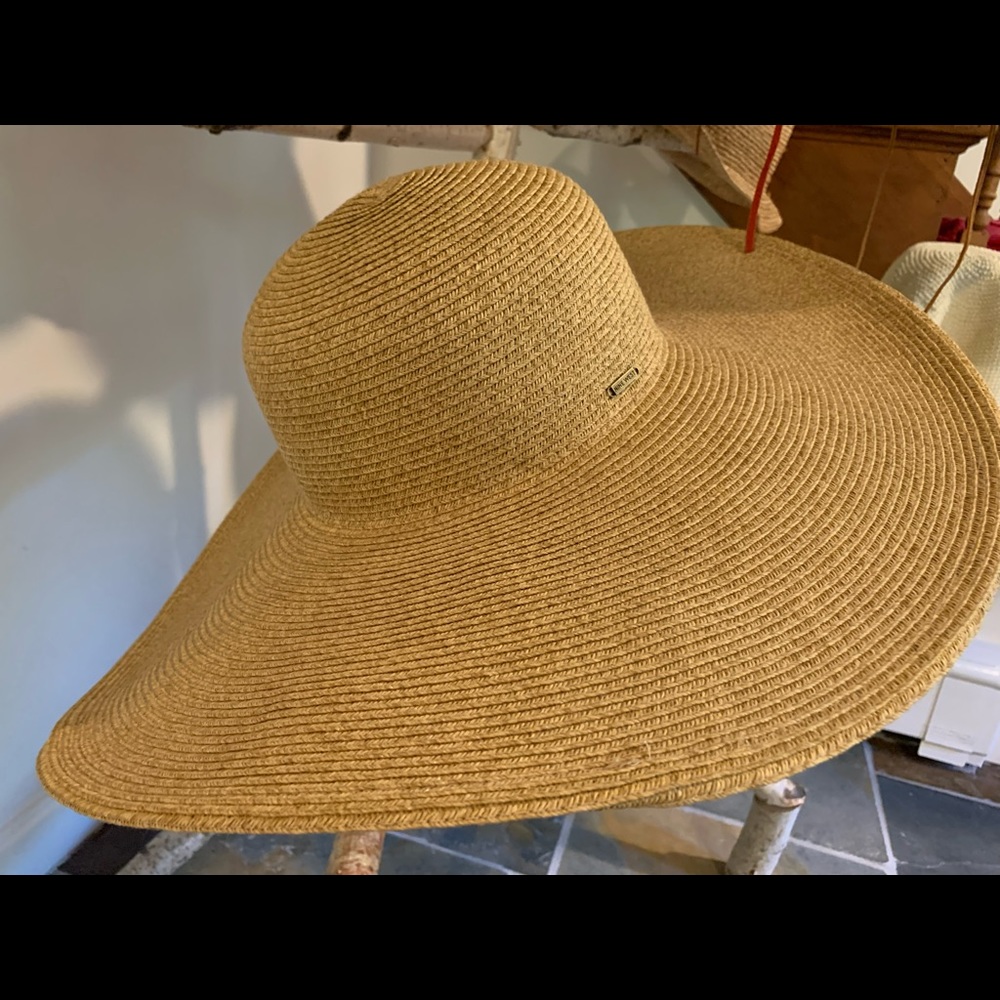 STRAW HAT